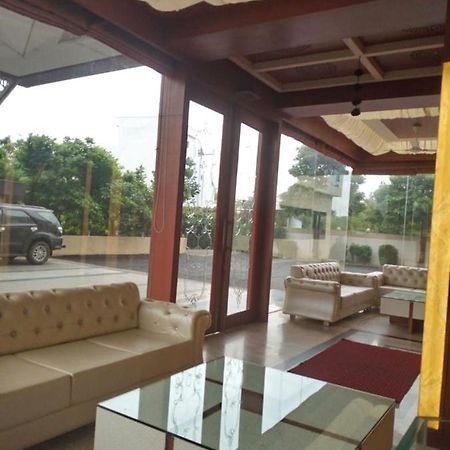 Mnr Resort Piparia Ngoại thất bức ảnh