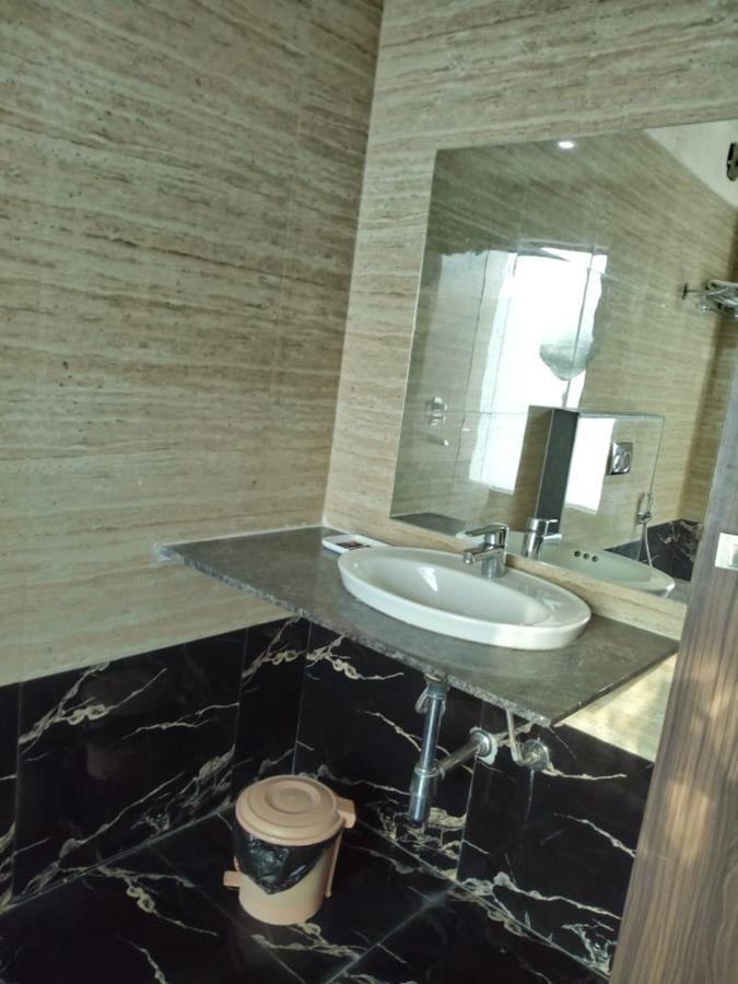 Mnr Resort Piparia Ngoại thất bức ảnh